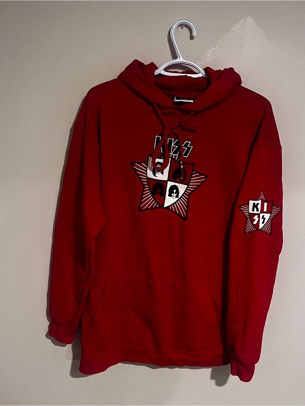 Kiss Red Graphic Star Pullover Hoodie